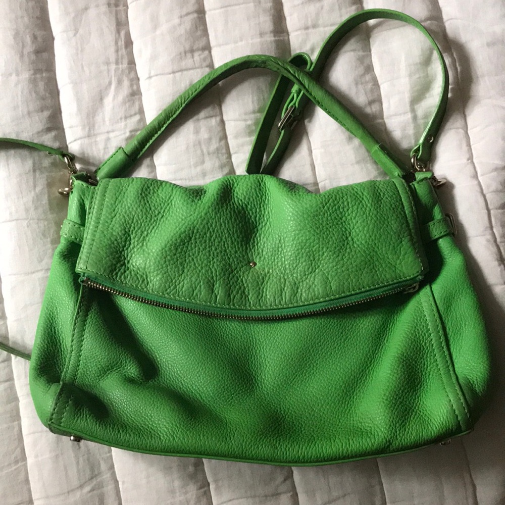 Fun apple green Kate Spade purse ♠️